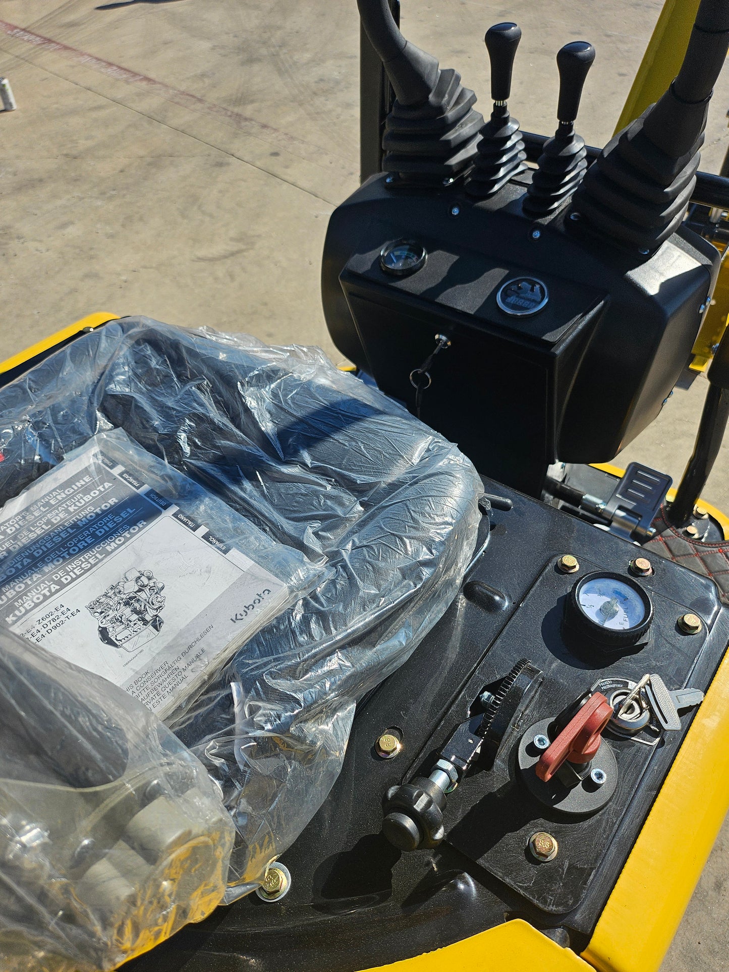 2025 1 TON, Mini Excavator w/ Canopy, Kubota Diesel, Bucket/Hydraulic Thumb