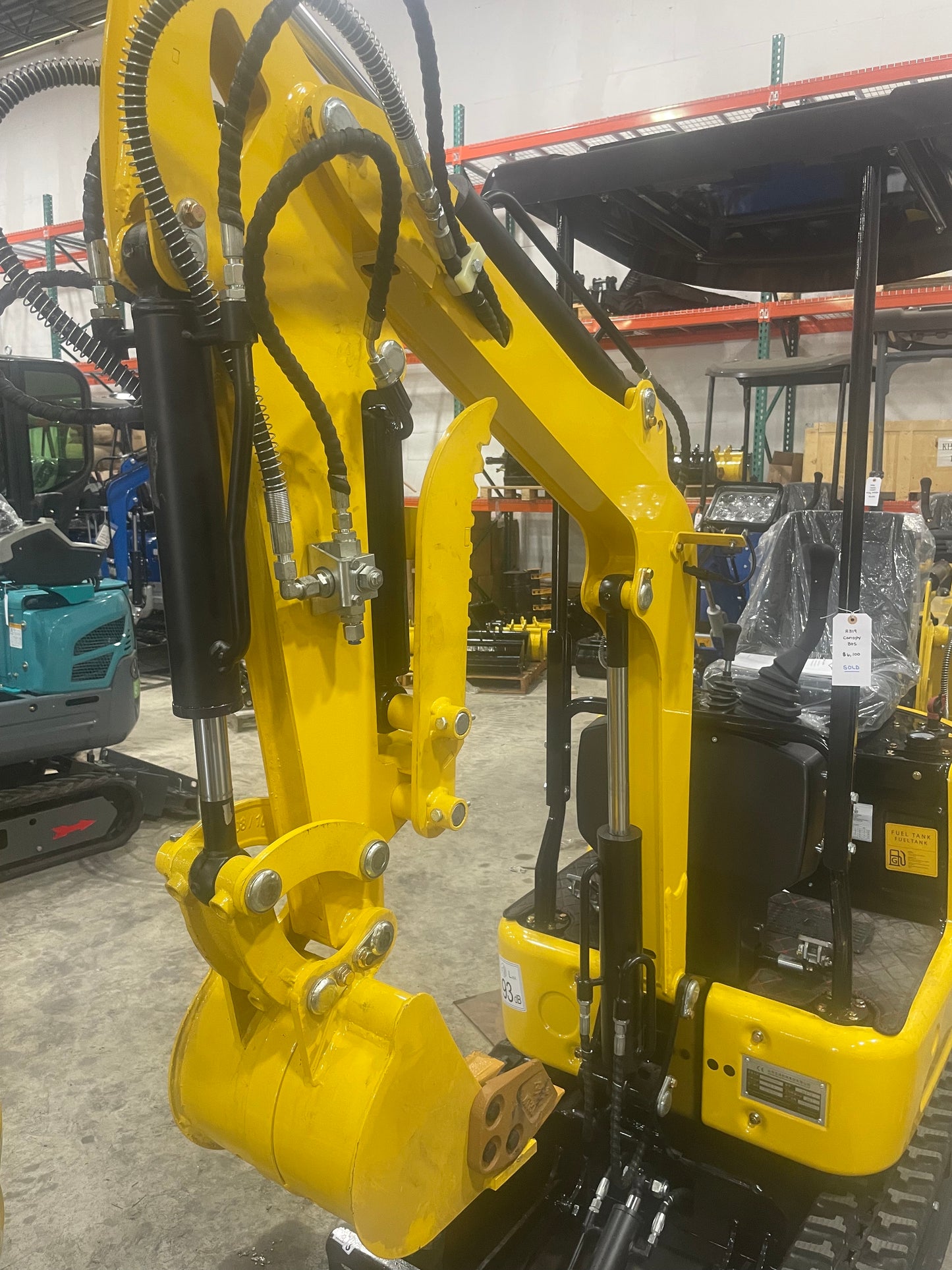 1 TON R319 Mini Excavator w/ Canopy:B&S XR210 EPA Gas Bucket/Hydraulic Thumb