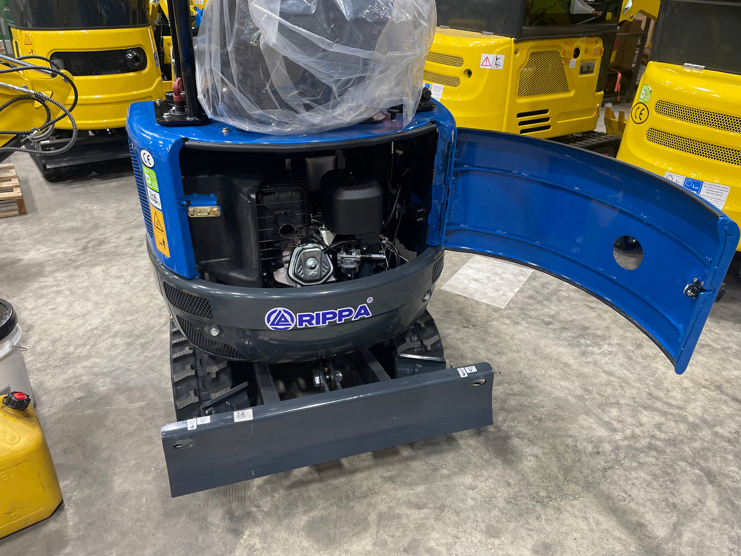 Rippa R10 Excavator Side Control B&S Engine, Hydraulic Thumb/Bucket/Telescopic Track/Swing Boom