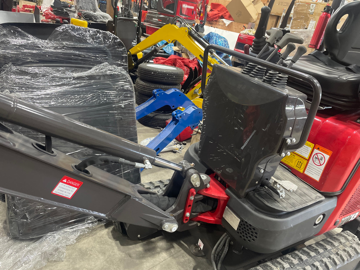 Rhinoceros 1.5 Ton Mini Excavator XN13 Kubota Engine