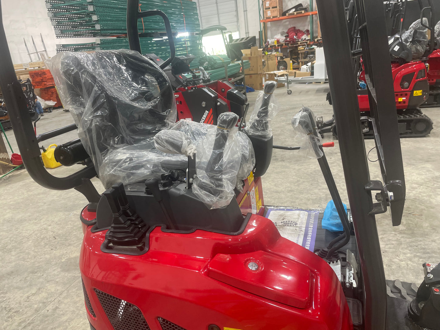 Rhinoceros 2 Ton Mini Excavator with Pilot System