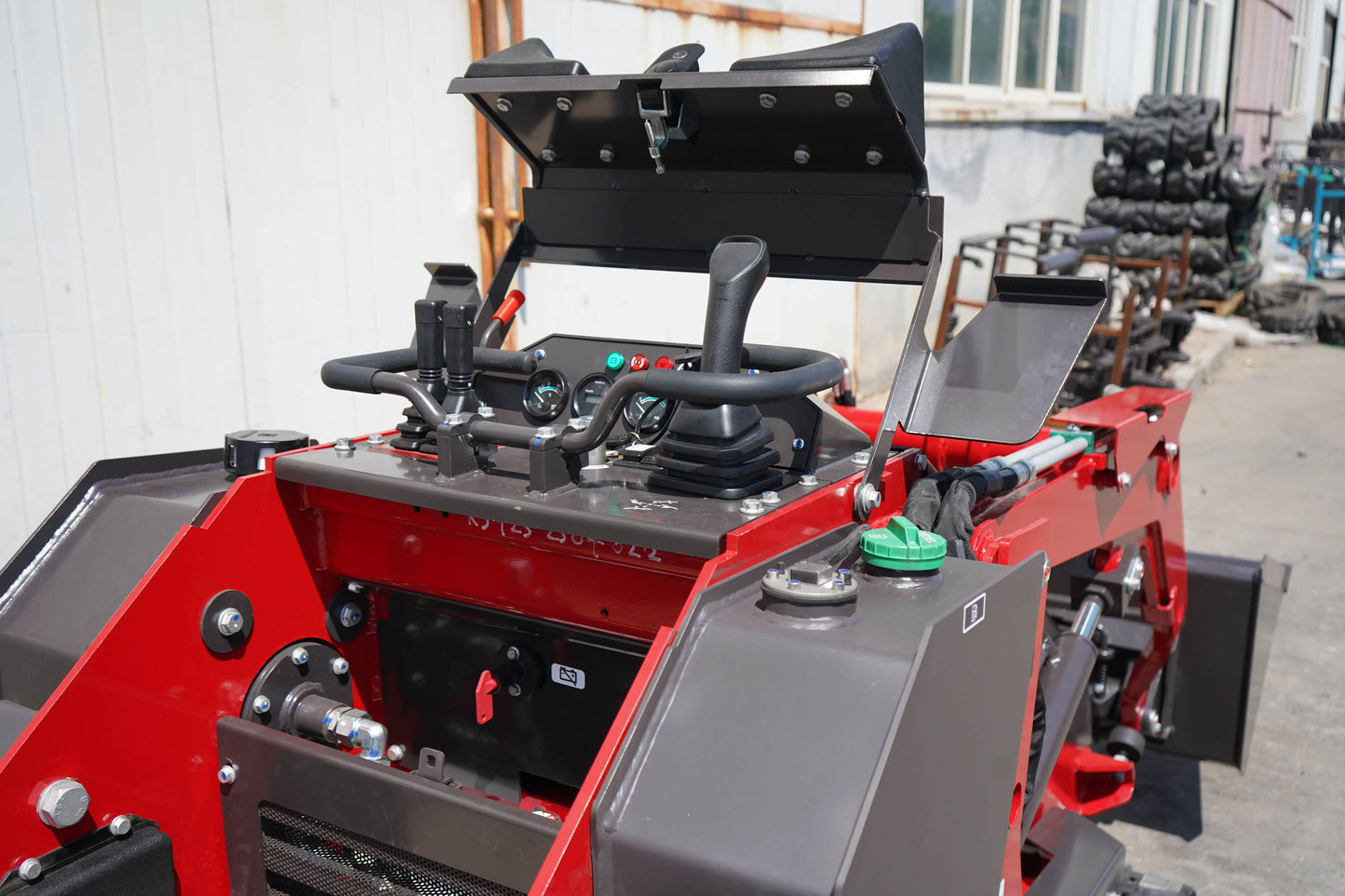 Rhinoceros Skid Steer Loader RH925 with Kubota Diesel Engine