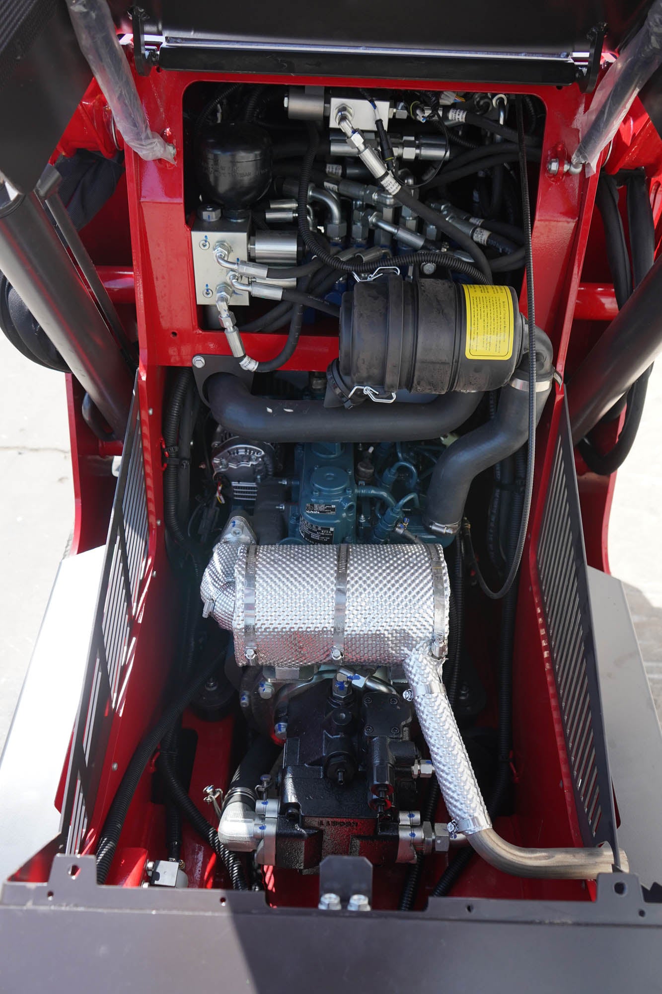 Rhinoceros Skid Steer Loader RH925 with Kubota Diesel Engine