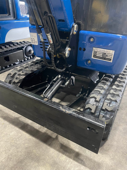 1.3 TON w/ Cab Mini Excavator with Kubota Diesel D902 Engine