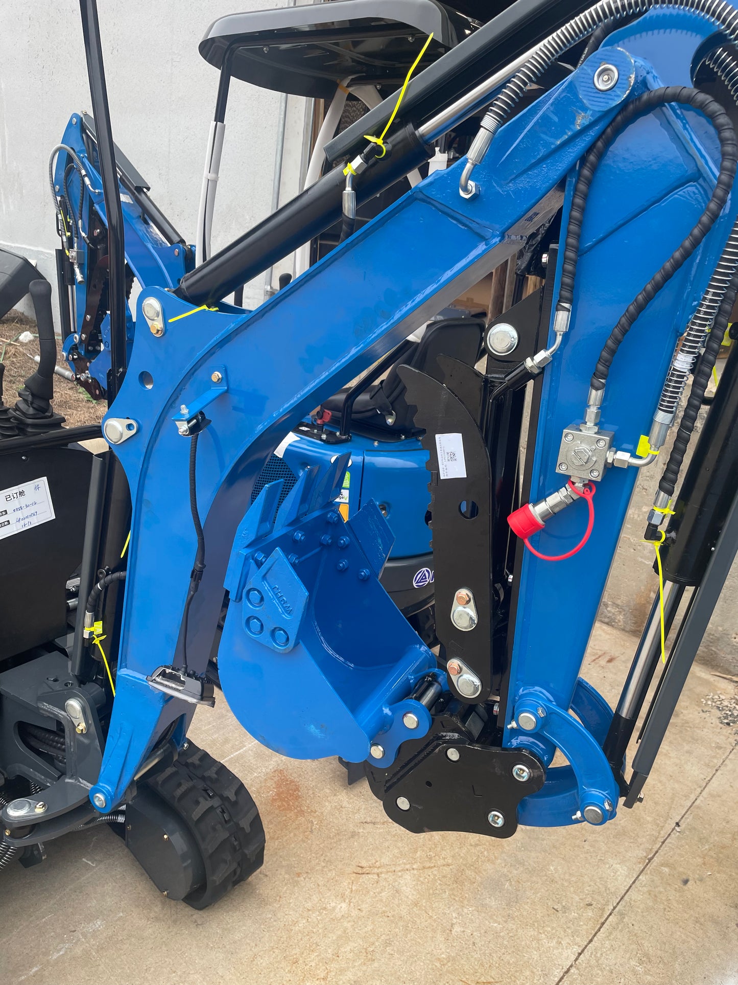 Rippa R10 Excavator Front Control B&S Engine, Hydraulic Thumb/Bucket/Telescopic Track/Swing Boom