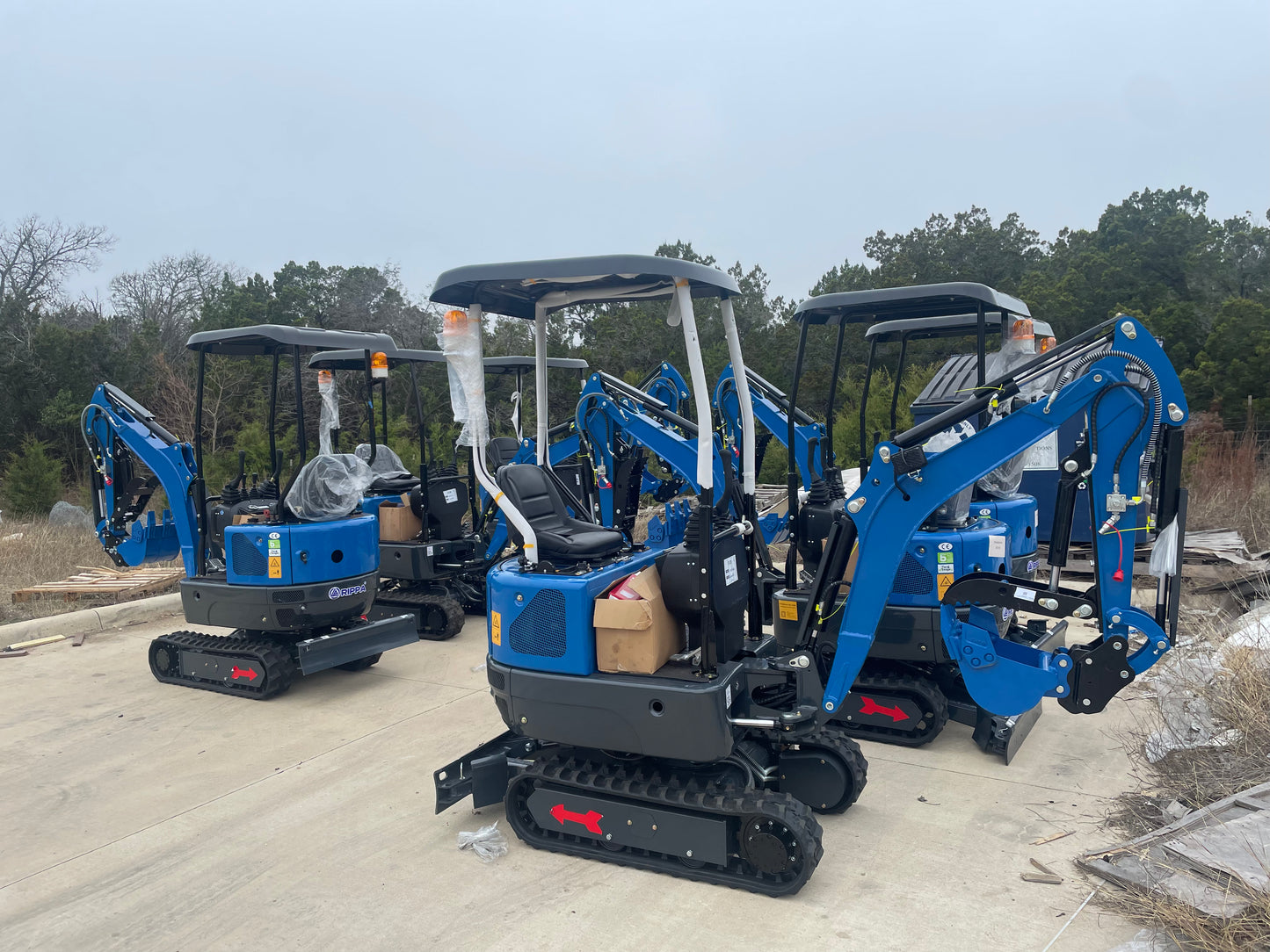 Rippa R10 Excavator Front Control B&S Engine, Hydraulic Thumb/Bucket/Telescopic Track/Swing Boom