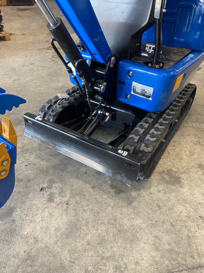 Mini Excavator Kubota Diesel D902 Engine, 1.3 TON w/ Canopy