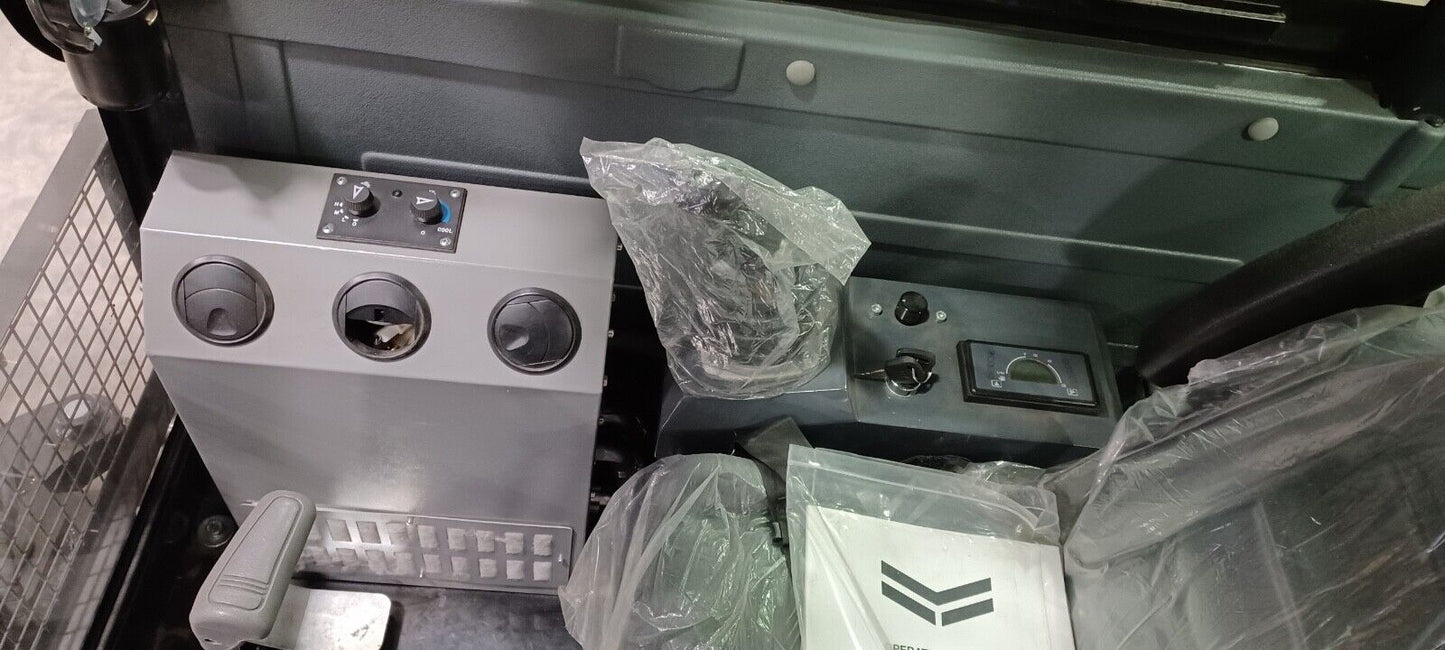 3.3 Ton Yanmar Diesel Excavator with Cab : Swing Boom & 39 HP