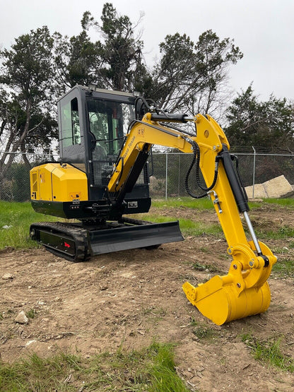 3.3 Ton Yanmar Diesel Excavator with Cab : Swing Boom & 39 HP