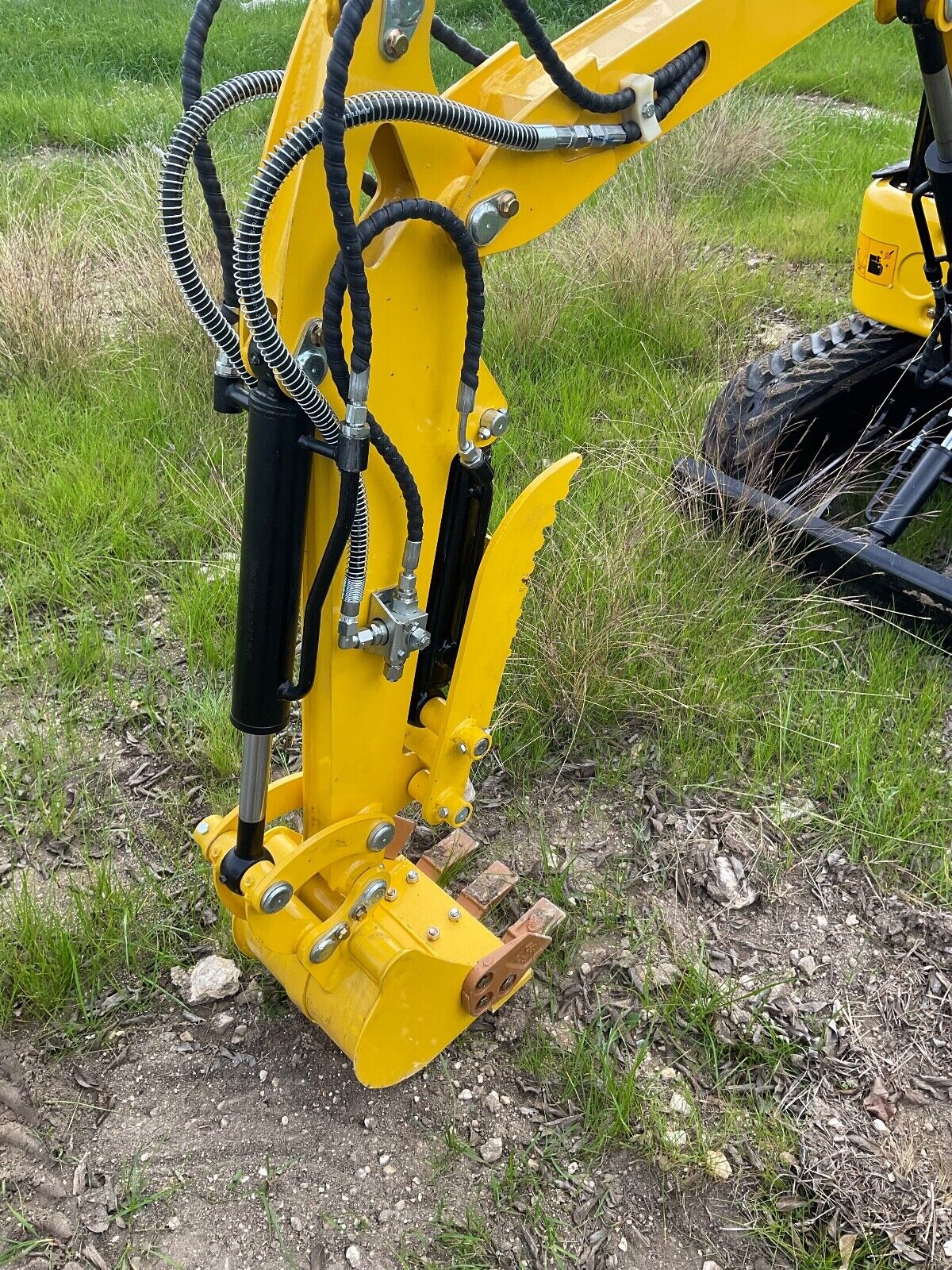 1 TON R319 Mini Excavator w/ Canopy:B&S XR210 EPA Gas Bucket/Hydraulic Thumb