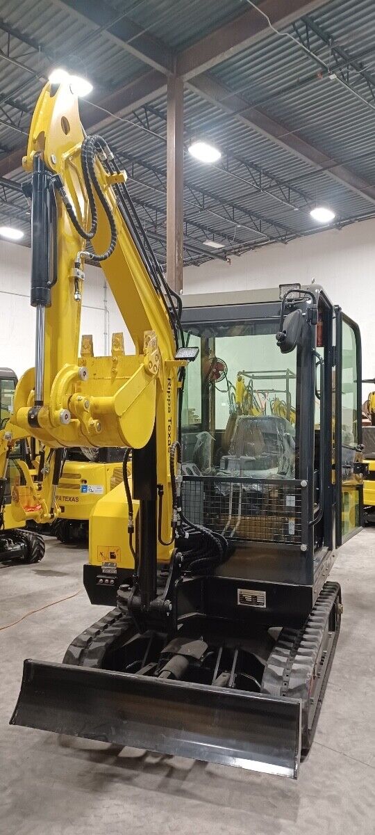 3.3 Ton Yanmar Diesel Excavator with Cab : Swing Boom & 39 HP