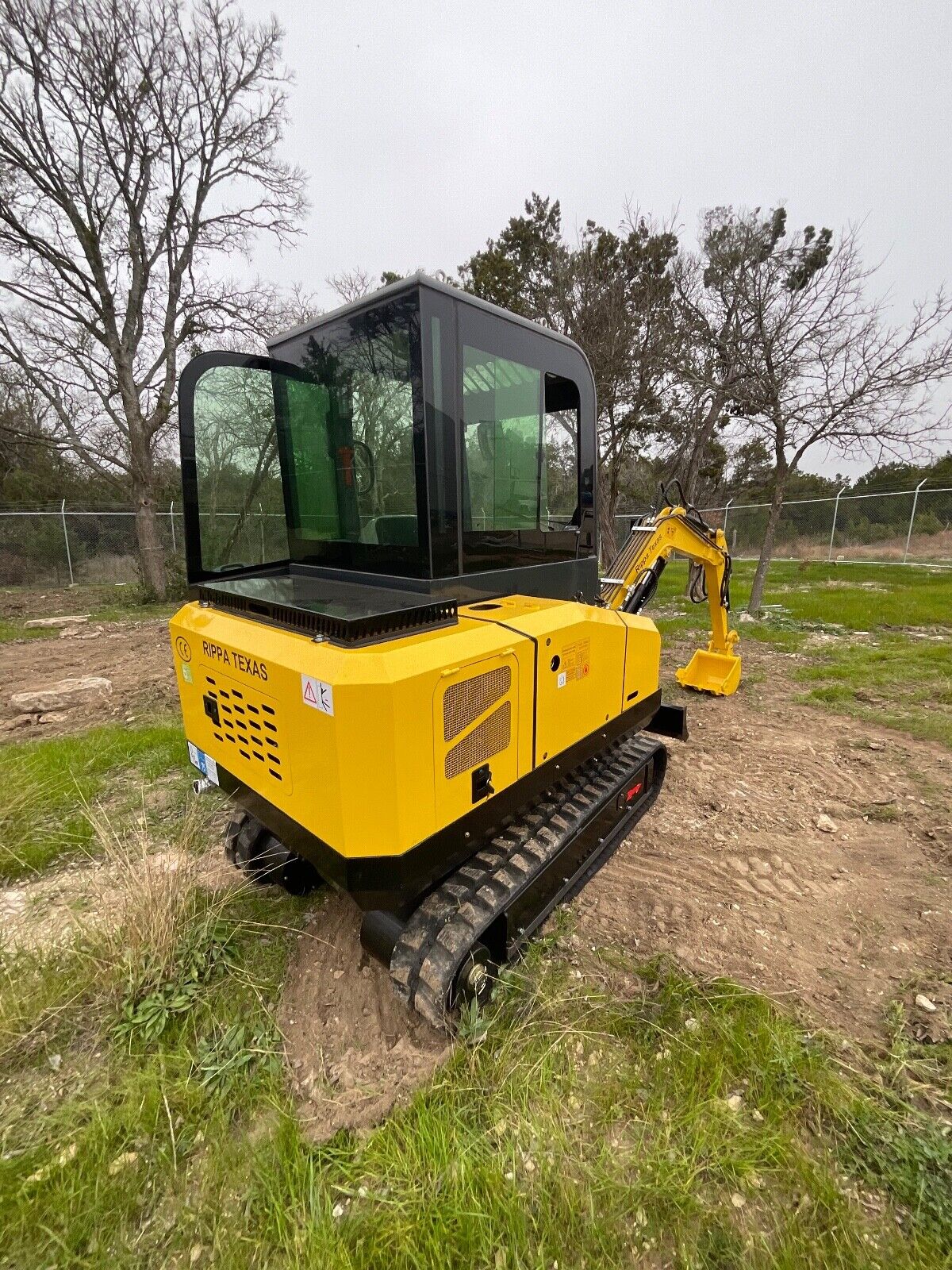 3.3 Ton Yanmar Diesel Excavator with Cab : Swing Boom & 39 HP