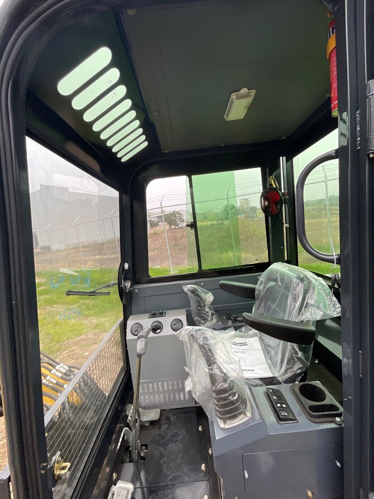 3.3 Ton Yanmar Diesel Excavator with Cab : Swing Boom & 39 HP