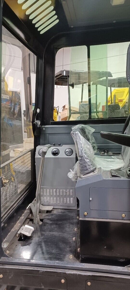 3.3 Ton Yanmar Diesel Excavator with Cab : Swing Boom & 39 HP