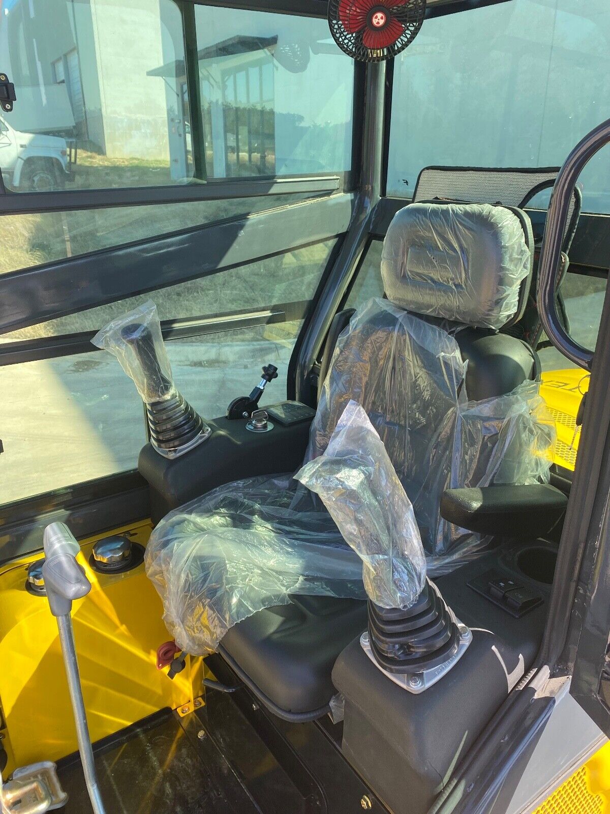 2 Ton New Mini Excavator Digger Tractor, EPA certified USA KUBOTA Diesel Engine